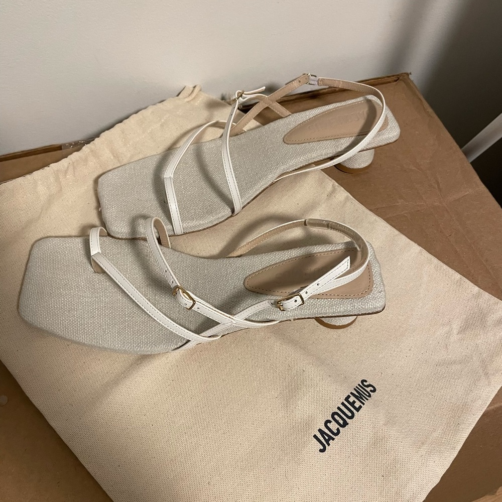 Jacquemus NEVER WOREN Sandals perfect for summer!